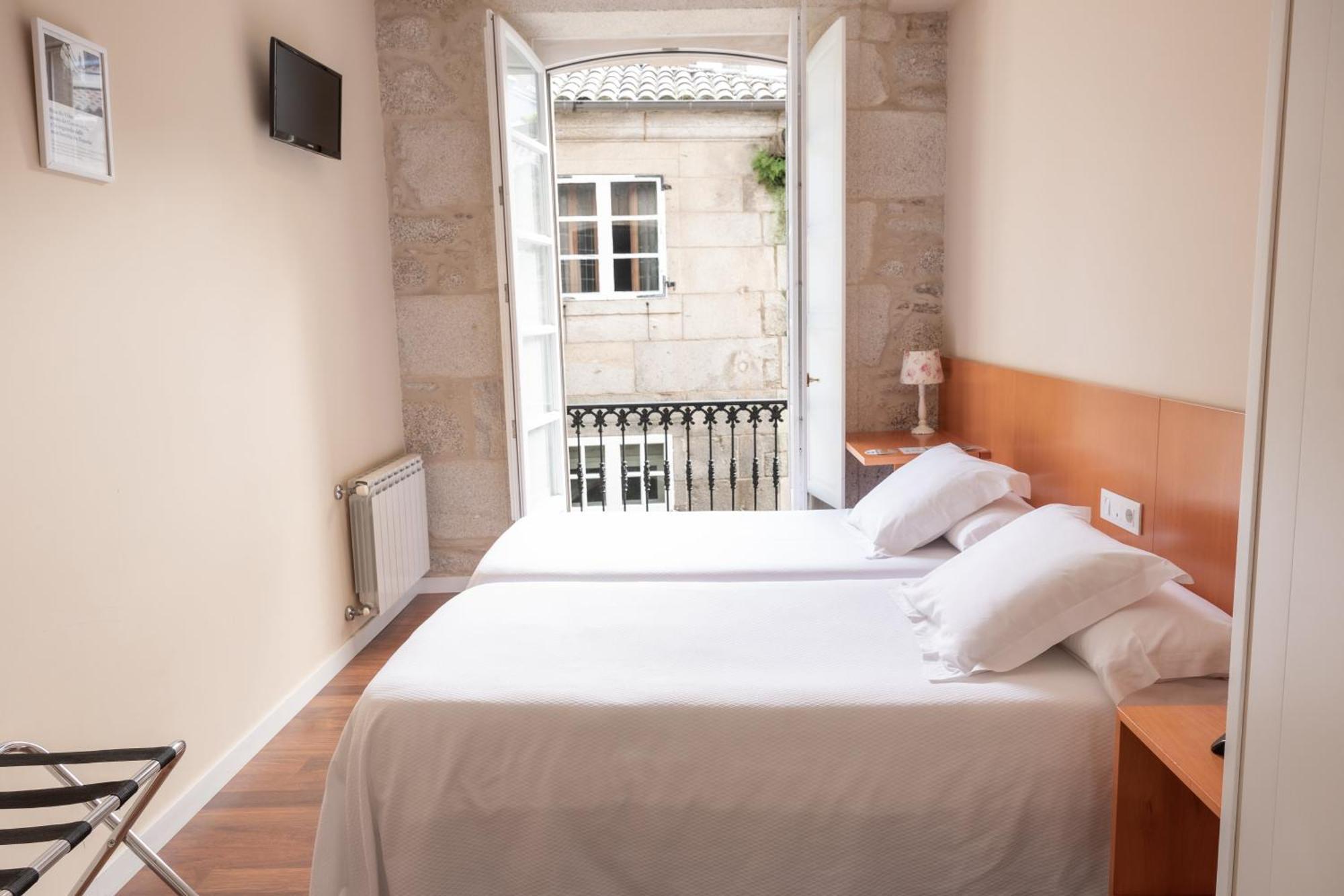 סנטיאגו דה קומפוסטלה Hotel Montes מראה חיצוני תמונה